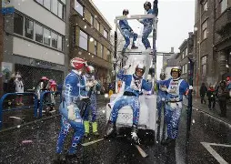 50.000 mensen vieren Aalst Carnaval in de sneeuw