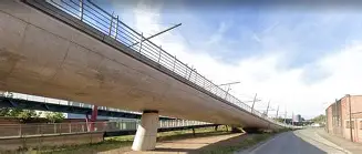 GROEP MANNEN VALT STEPPER BRUTAAL AAN AAN HET RABOT